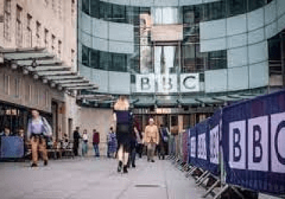 British government defends BBC in Parliament