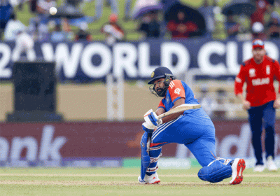 Play stopped due to heavy rain, India 65/2 in eight overs