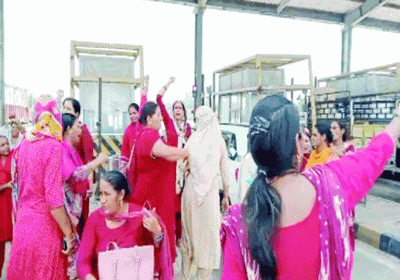 Police stopped Asha workers who were going to surround the Chief Minister's residence