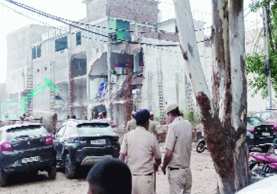Administration's yellow claw on illegal construction in Raipur Khurd
