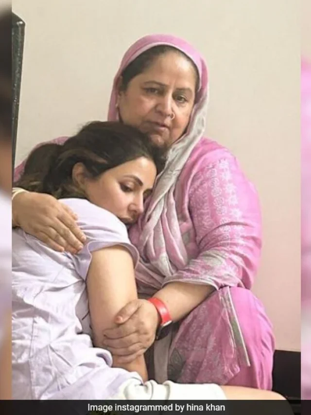 कैंसर से लड़ रहीं हिना खान ने बताया मां का हाल, शेयर कीं ऐसी तस्वीरें