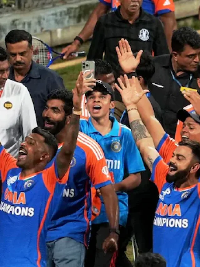 टीम इंडिया ने वानखेड़े स्टेडियम में गाया वंदे मातरम गाना